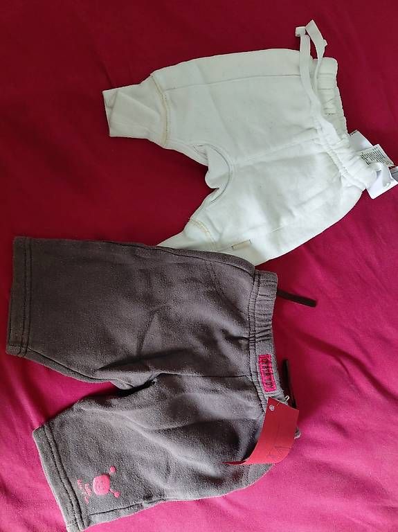 Lotti & Set di vestiti: 3 Paar Hosen, 3 Strampler gr. 50/56 – Usato da Ostermundigen venduto da deb1deb1 3