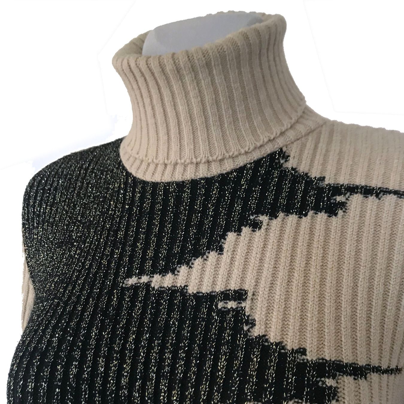 Maglioni & Felpe: Pullover beige Gr. M/L mit Lurexeinsatz schwarz 1960s – Usato da Brüttisellen venduto da Buxus 3
