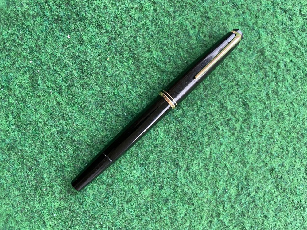 Füllfederhalter Pen of the Year 2022 Limited Edition, M