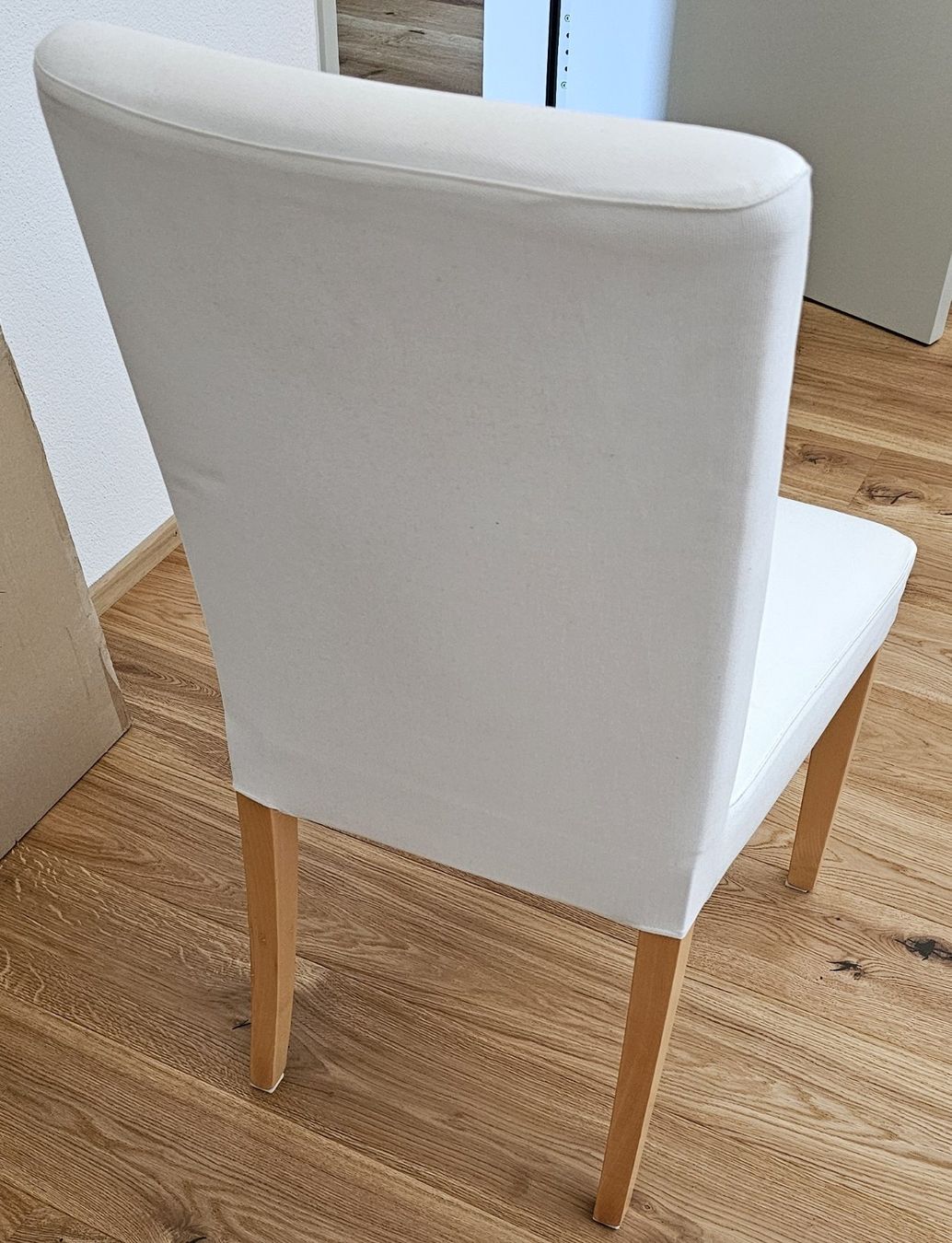 Chaises: Ess- oder Wohnzimmerstuhl Stoffüberzug weiss, waschbar – D'occasion à Giswil par Kubauz 2