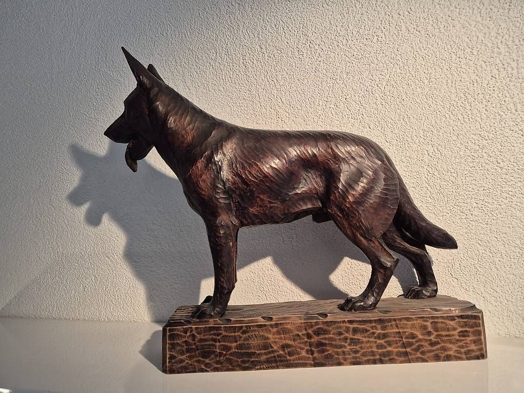 Statuette: Schäferhund Schnitzerei Holzskulptur  – Usato da Uetliburg SG venduto da Stein414