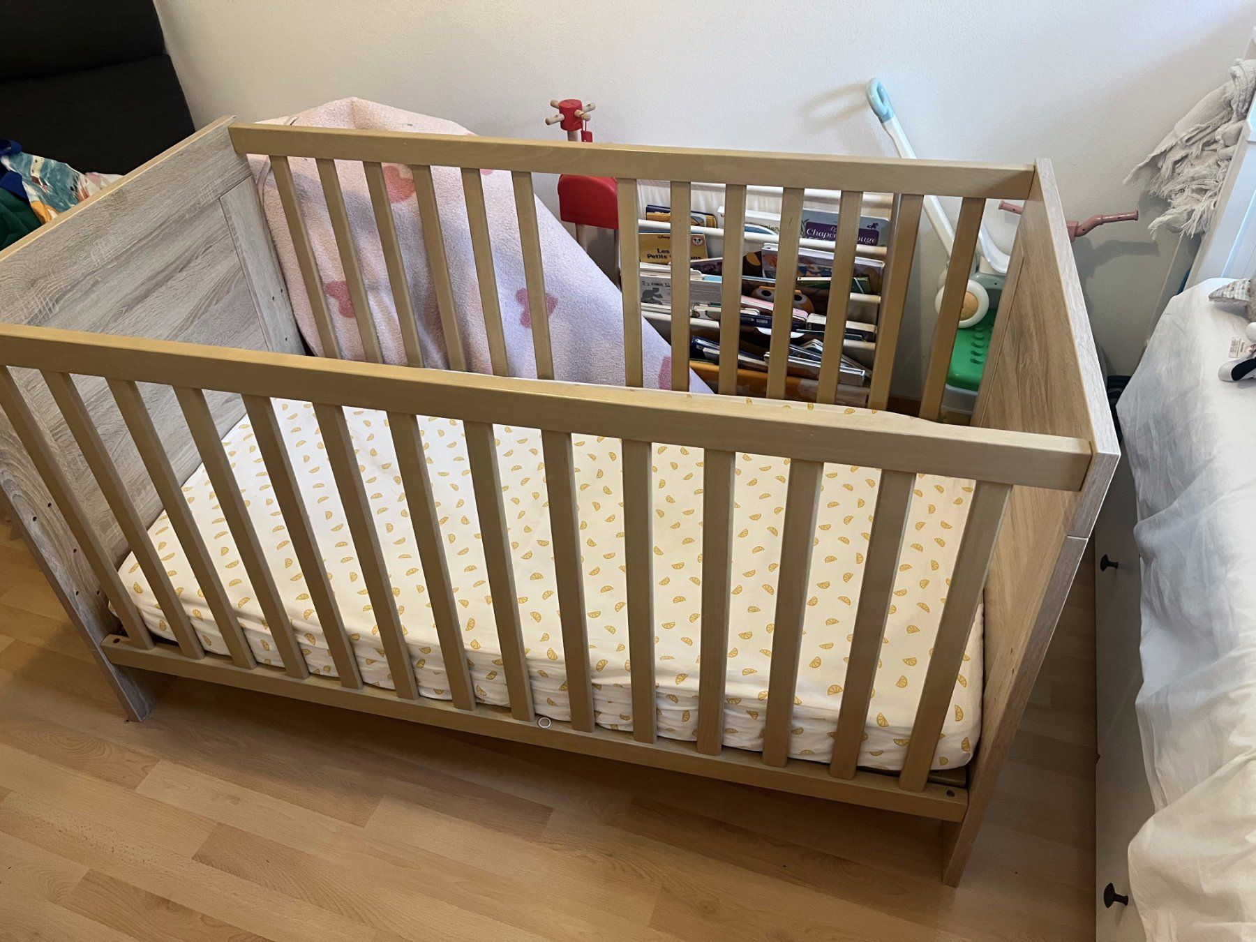 Betten: Baby Bett mit Matratze – Gebraucht aus Wettswil von chachoudierickx