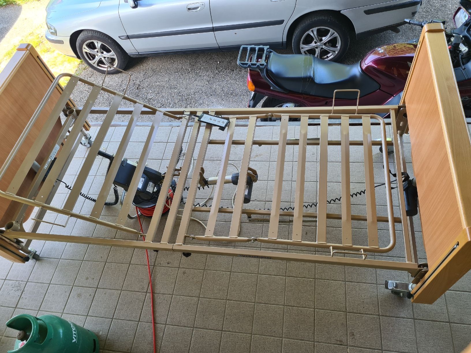 Attrezzature mediche: Bett elektrisch Pflegebett – Usato da Düdingen venduto da Boongo