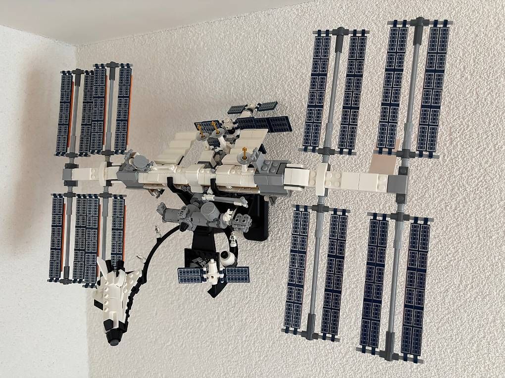 Lego Kit di costruzioni: Lego Station Spatiale ISS 21321 Support mural – Usato da Montreux venduto da Space_koaster