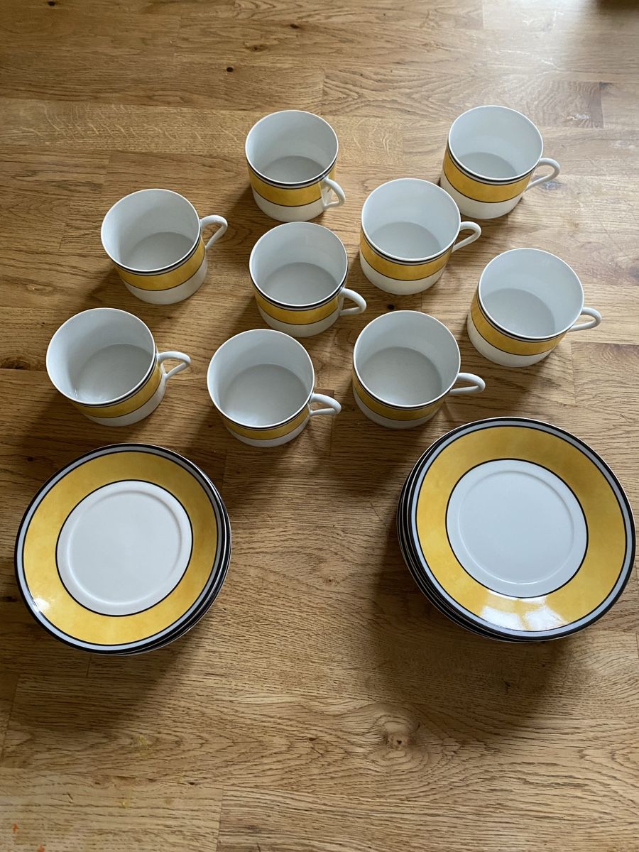 Set di piatti: 9 Kaffeetassen mit Unterteller Limoges – Usato da Flawil venduto da Naphtali