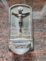 Kreuz mit Weihwasserkessel, schönes religiöses Stück