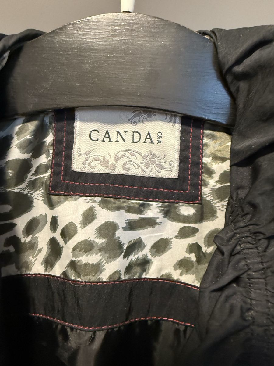 C&A Giacche: Schwarze Übergangsjacke Gr. 42 – Usato da Sigriswil venduto da KoLanta19 3