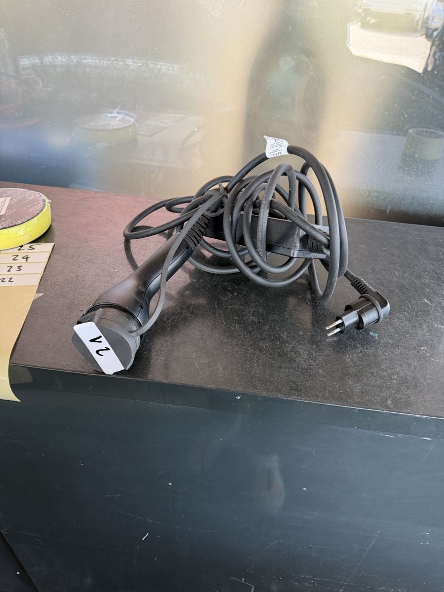 Chargeurs de batterie: Ladegerät Elektroauto EU – D'occasion à Zürich par l.spalletta