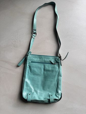 Türkisfarbene Ledertasche