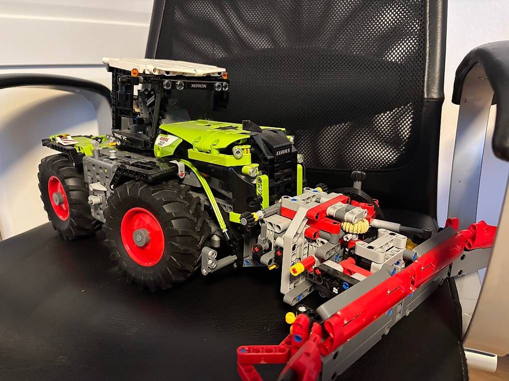 Lego Kit di costruzioni: Lego Technic Claas Xerion 5000 42054 – Usato da Degersheim venduto da django72