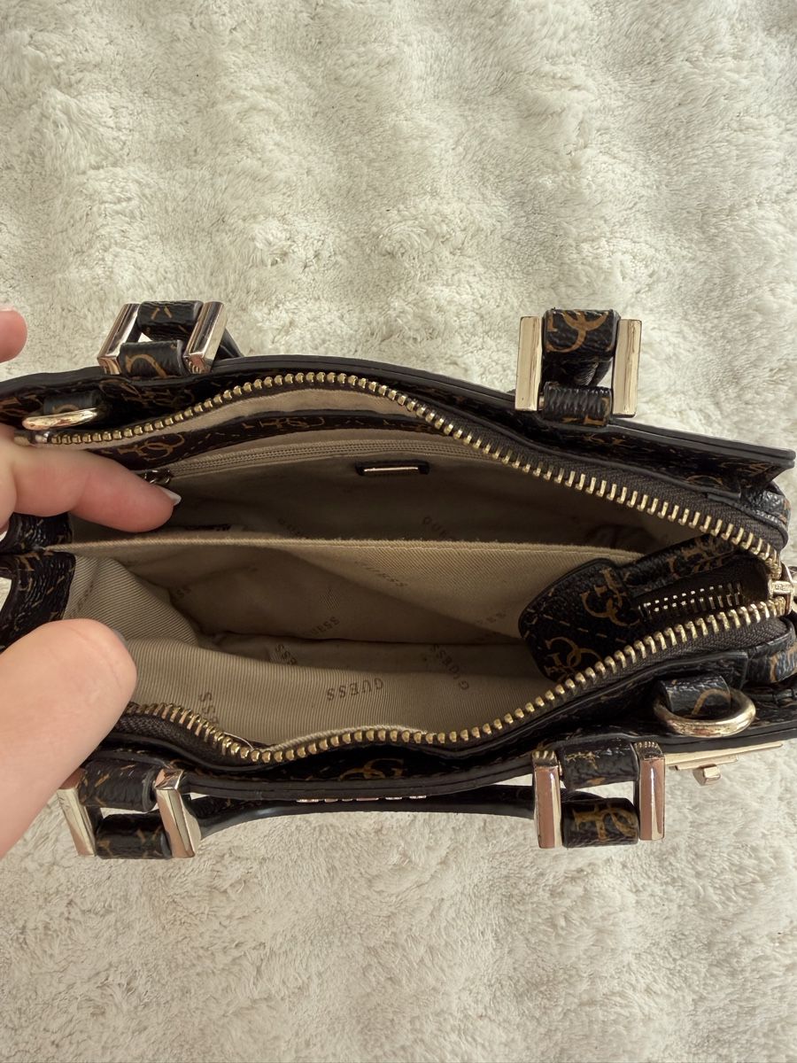 Guess Sacs femmes: Guess Tasche – D'occasion à Rheinfelden par Schoefli74 2