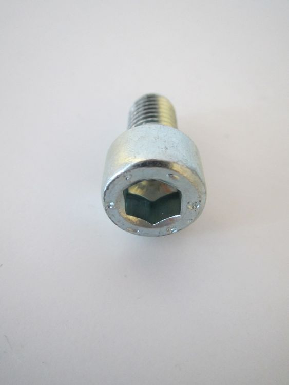 82 INBUS SCHRAUBEN M10 X 20 MM