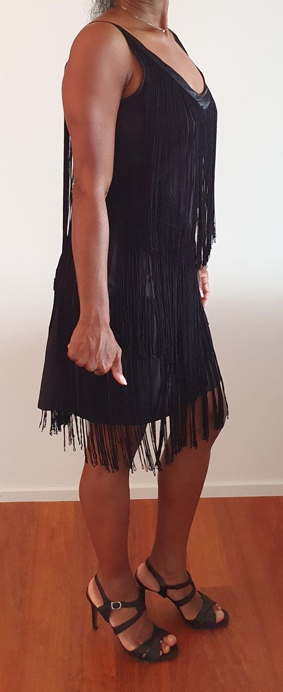 Vero Moda Robes: Fransenkleid Vero Moda Grösse 34 schwarz – D'occasion à Stansstad par InStyle8 1