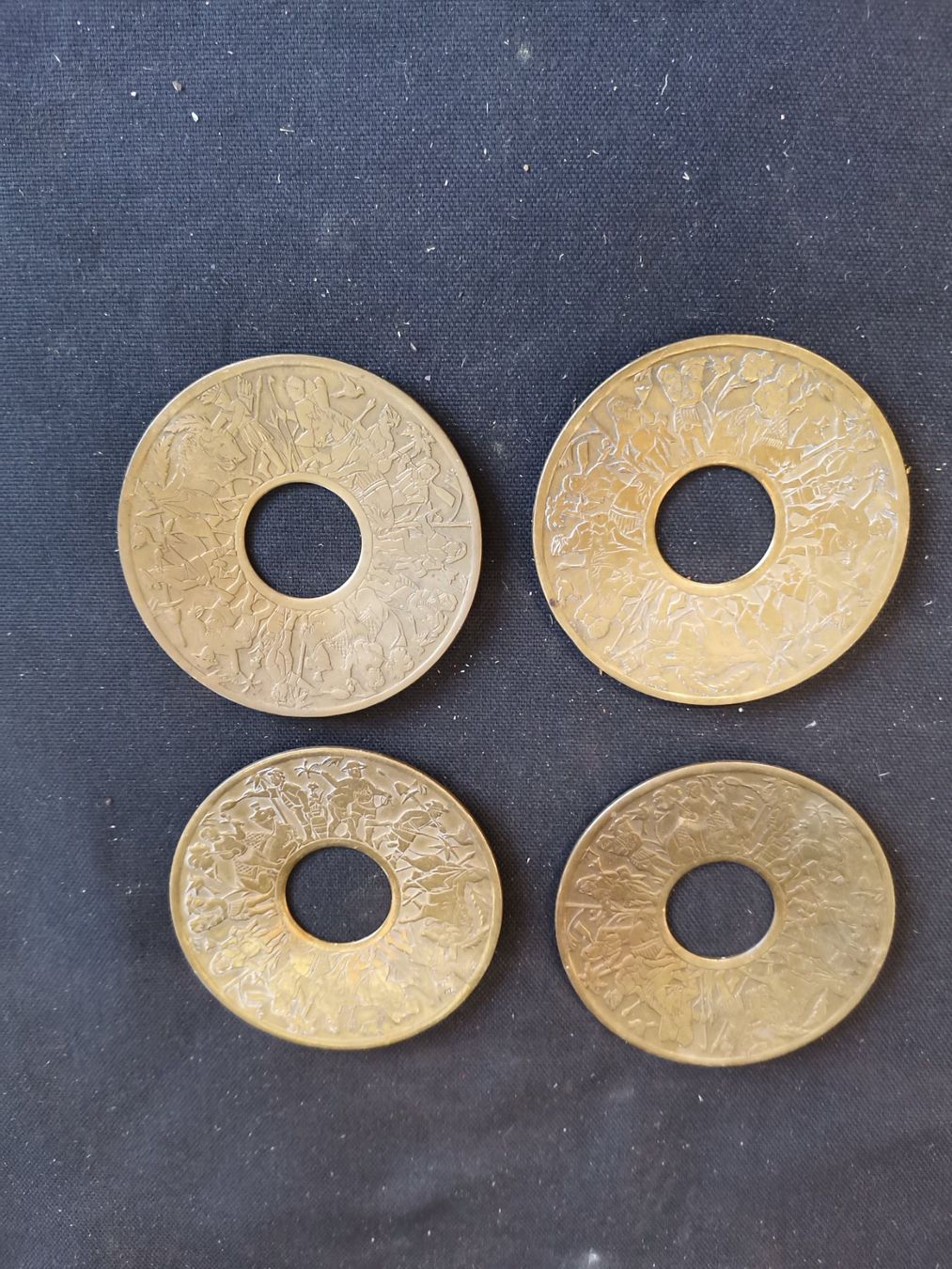 Supporti a parete: Bronze Abdeckung, Vorhanghalter Wandabdeckung Messing – Usato da Wiedlisbach venduto da materialkreislauf