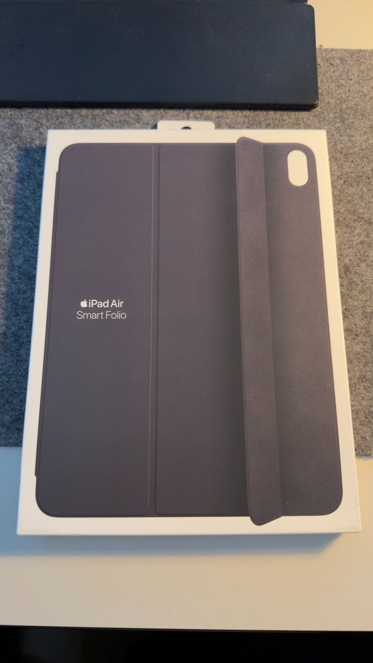 Apple Covers & Borse: Neu: Apple Original iPad Air Smart Folio – Usato da Romanshorn venduto da Coffee_Panda