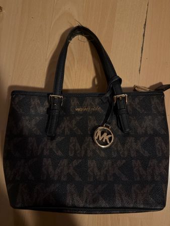 Handtasche Michael Kors Logo braun schwarz guter Zustand