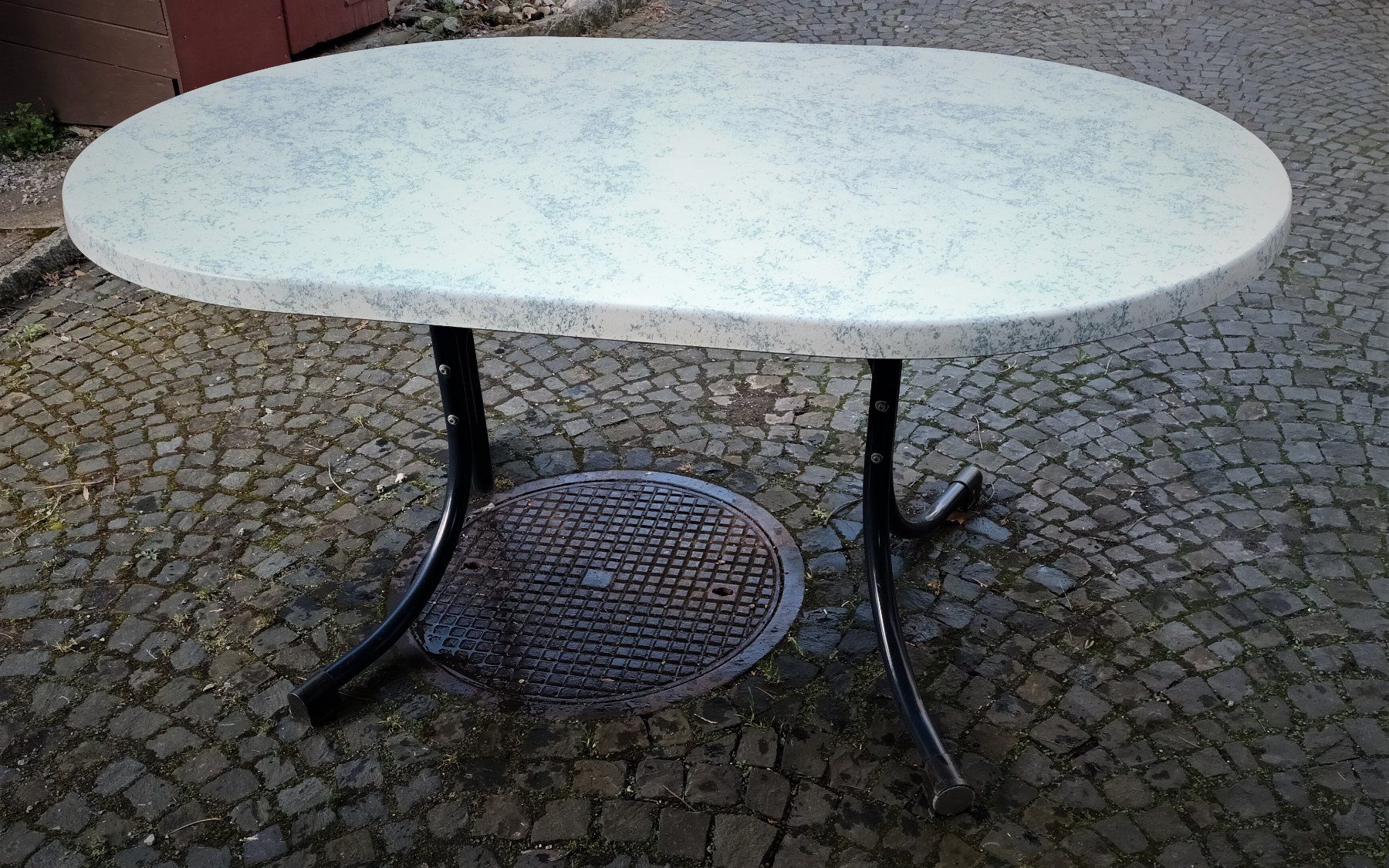 Tische: Gartentisch, Tisch oval Klappbar ca  145x95 cm Oberfläche – Gebraucht aus Vaduz von Bergtiger