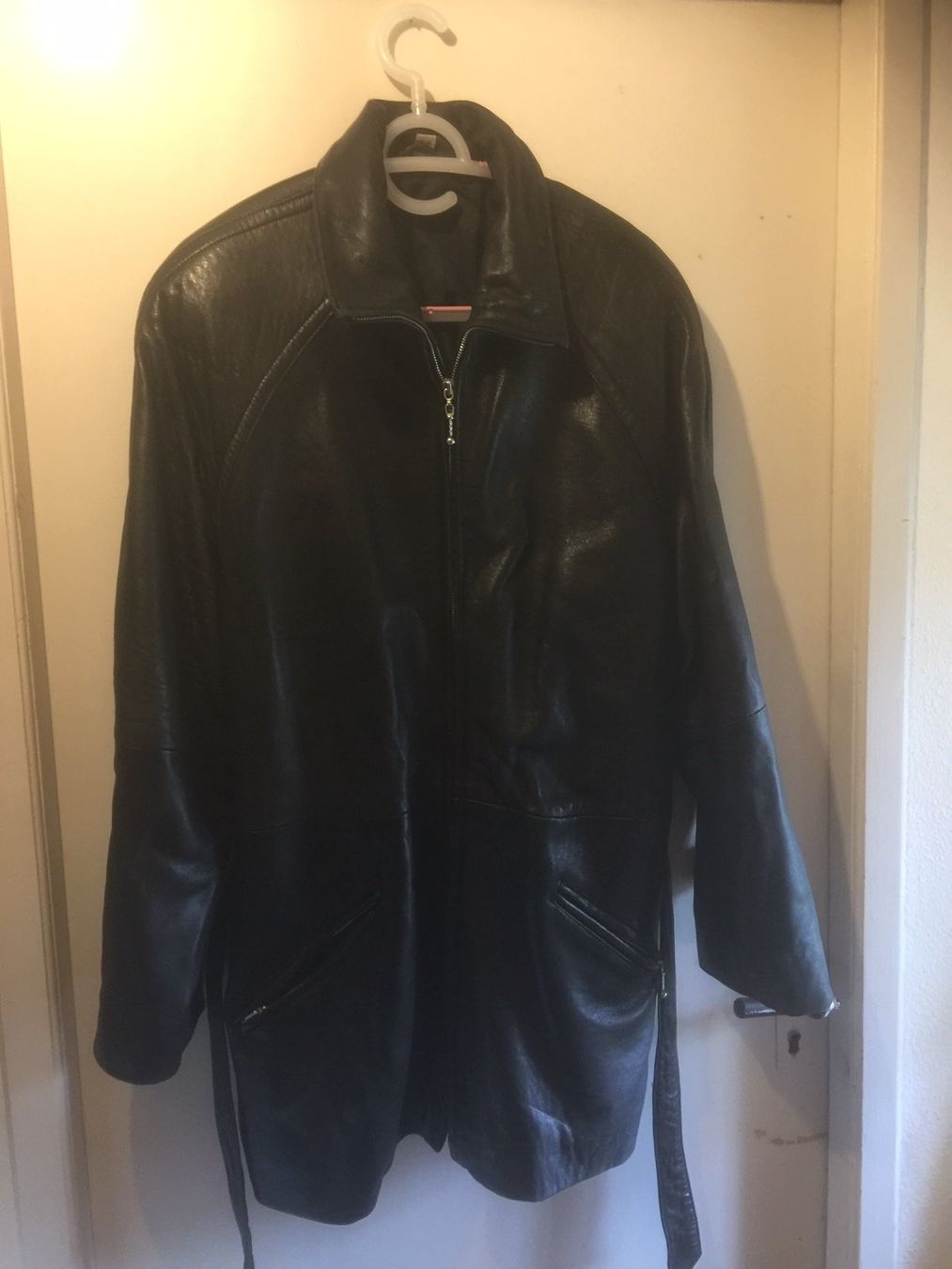 Cappotti: schöne Lederjacke/ Mantel schwarz Gr. 40 – Usato da Bolligen venduto da Astrophysiker06