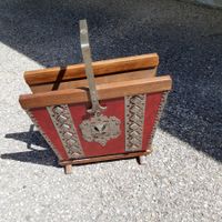 porte journeaux avec décors métal sur les 2 faces.