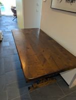 Massiver Holztisch
