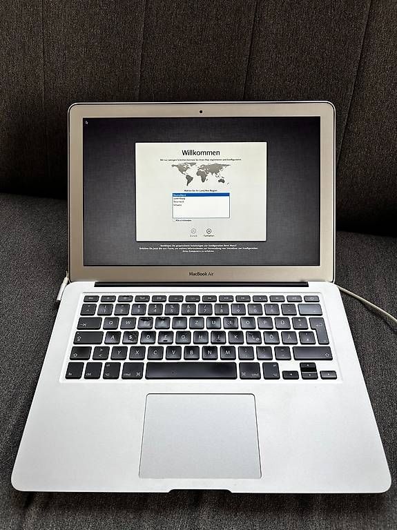 Apple Notebook: MacBook Air (13-inch, Mid 2011) – Usato da Binningen venduto da huali