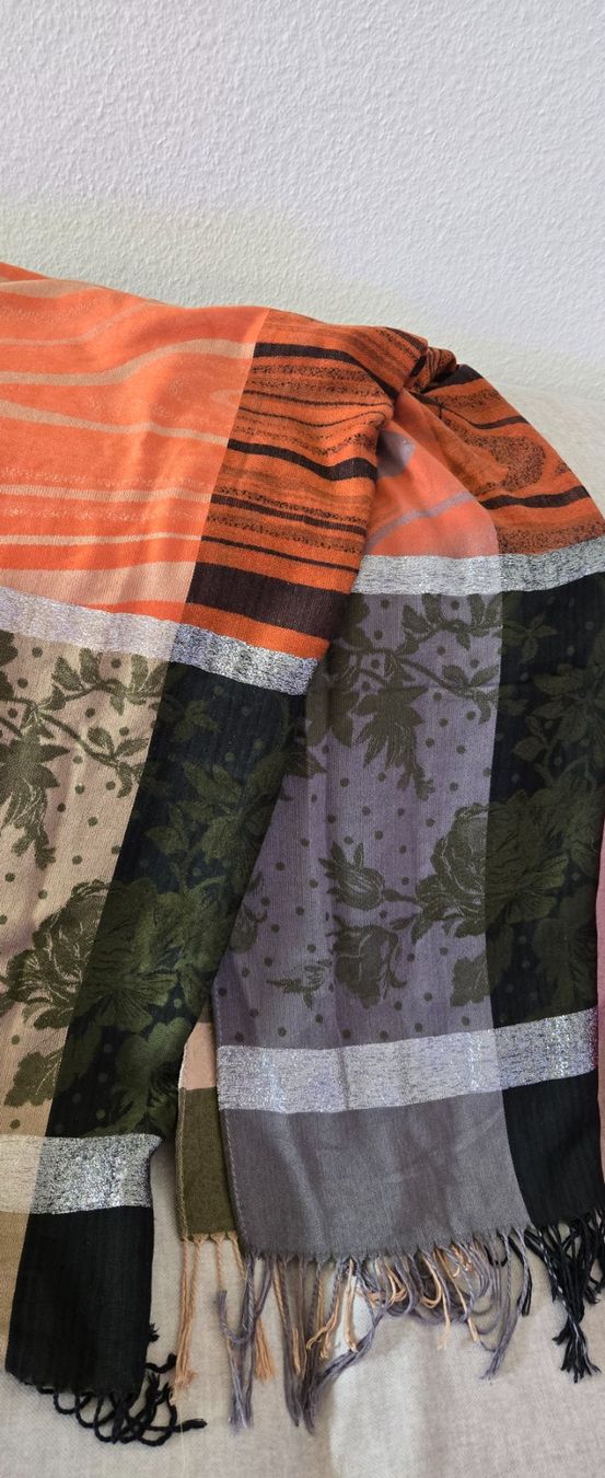 Foulard & Sciarpe: Farbenfroher Loop Schal/Tuch mit Fransen, Herbst/Winter – Nuovo (secondo la descrizione) da Zollikofen venduto da Tamyru77 2