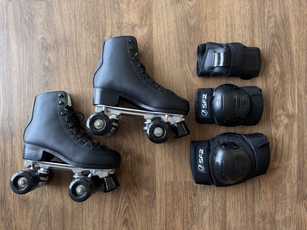 Patins à roul. & inline: Rollschuhe mit Schutzausrüstung schwarz Grösse 36 – Neuf (Voir description) à Zürich par ellajoanag
