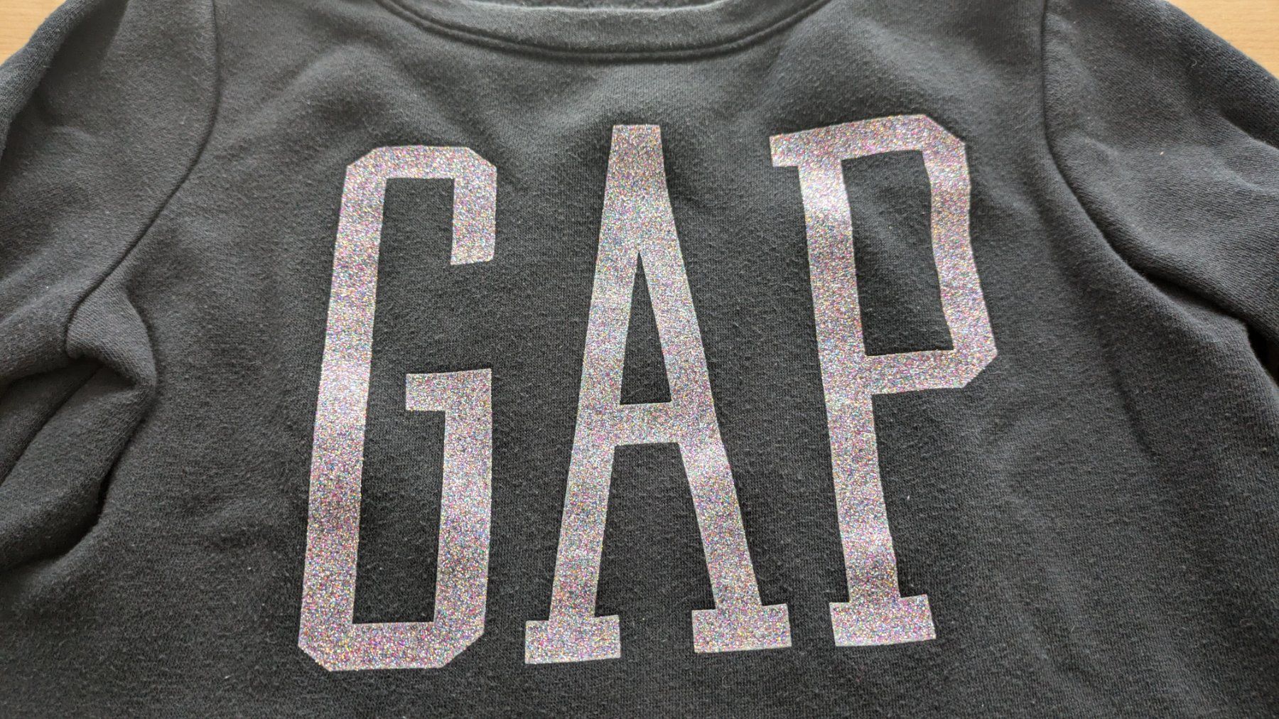 Gap Maglioni & Felpe: Schöner GAP Pullover mit Glitzerbuchstaben - 104 – Usato da Staufen venduto da Fleby84 1