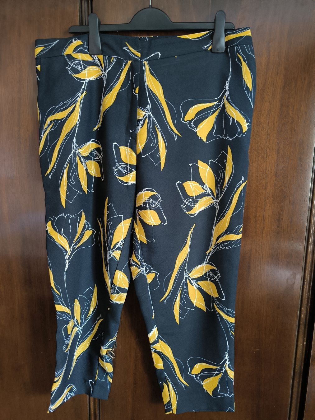 Pantalons: Wunderschöne Hose Kurzlänge Gr 46 – D'occasion à Kloten par Olivenbaum2017