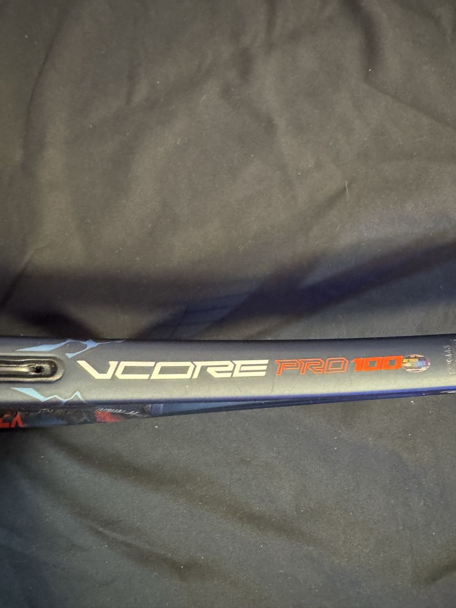 Yonex Racchette: Yonex VCORE PRO 100, 300g, Griffgrösse 3 – Usato da Wettingen venduto da Chuljaa 1