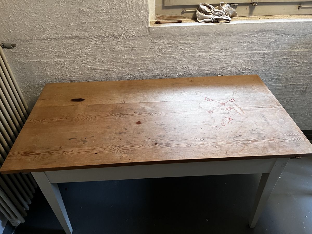 Tavoli: Vintage Tisch Arbeits- oder Küchentisch – Usato da Sirnach venduto da Gozogo 1