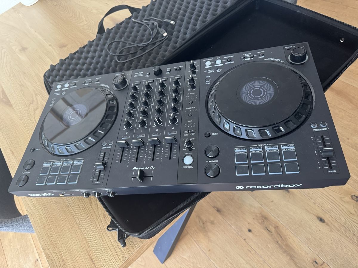 Pioneer Console di mixaggio: Pioneer FLX6 + Hardcase – Usato da Naters venduto da mar_6qzl 2
