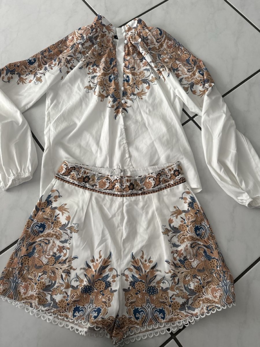 Pantaloni: Shorts mit Bluse  – Usato da Oberentfelden venduto da ulli03