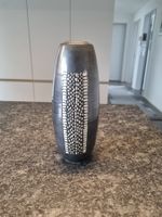 Moderne Blumenvase Keramik schwarz-weiss Dekor Punkte