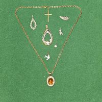 Schönes Schmuck-Set, Goldkette mit diversen Anhängern ✨