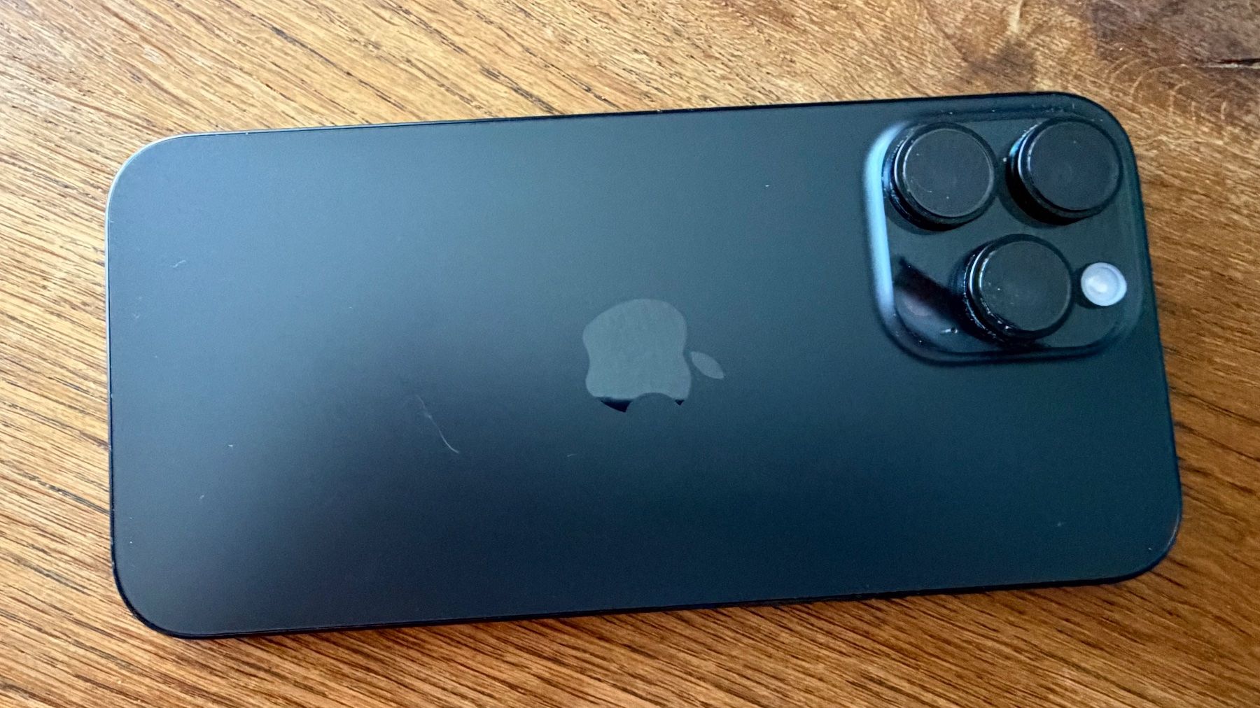 Apple Telefoni cellulari / Smartphones: Apple iPhone 16 Pro Max schwarz  neuwertig – Usato da Buchrain venduto da Kindlein 5