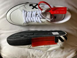 Off-White c/o Virgil Abhloe (Gr. 44)