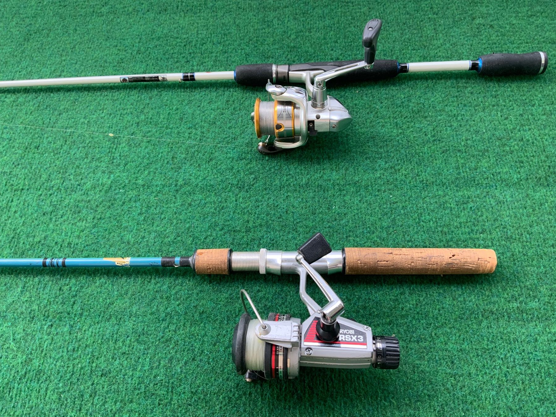 Canne da pesca: 2 Angelruten mit Rollen – Usato da Schübelbach venduto da Hecht11. 1