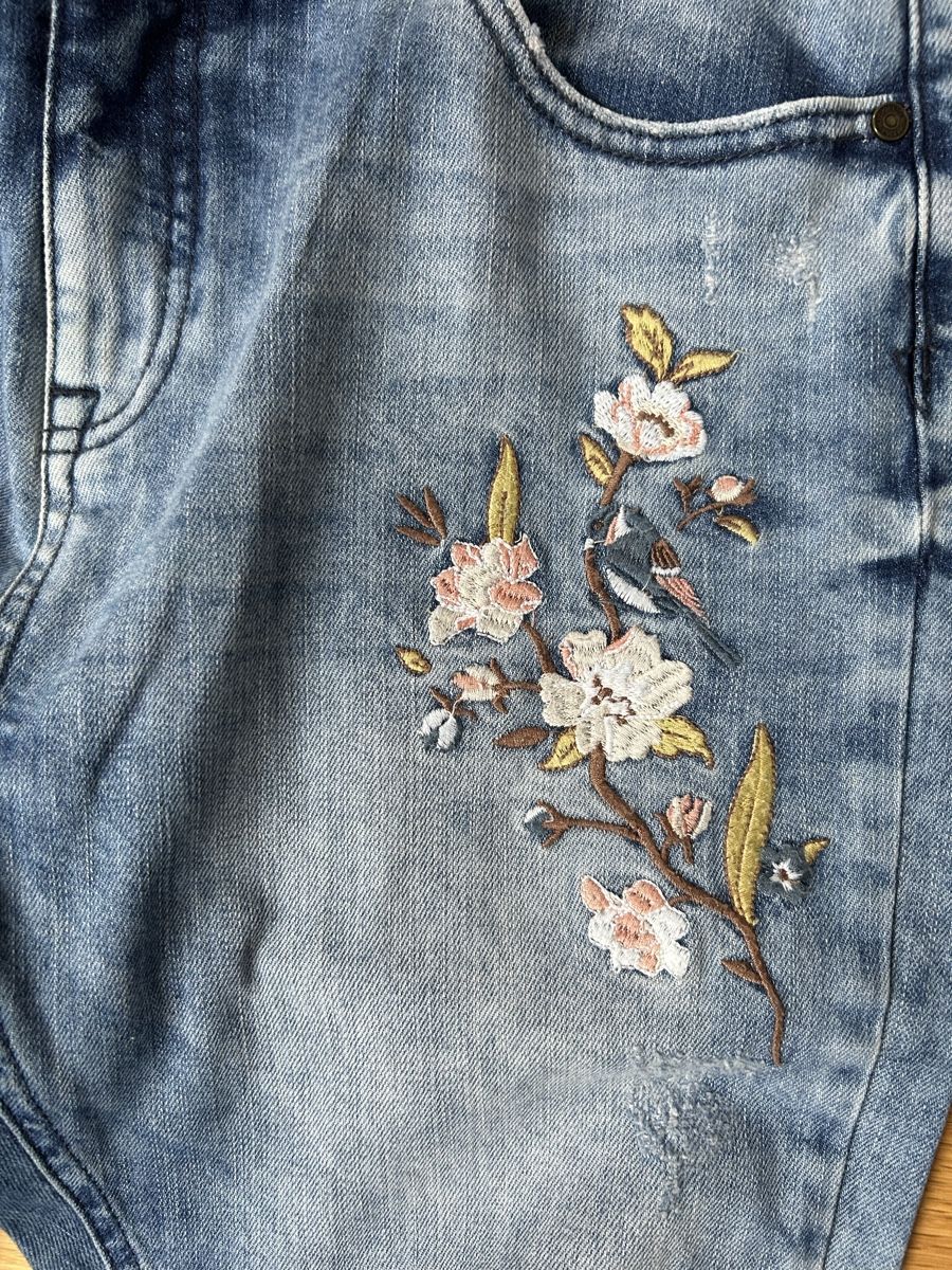 C&A Jeans: Jeans avec broderie – Usato da Daillens venduto da guisepa 1