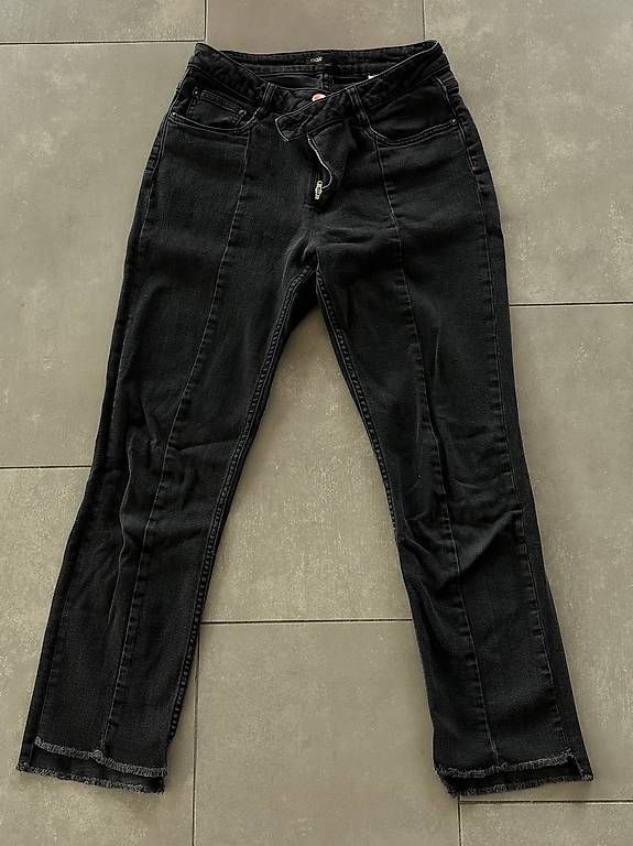 Maje Jeans: Jean Maje taille 40 – Usato da Montpreveyres venduto da Donlaeti25