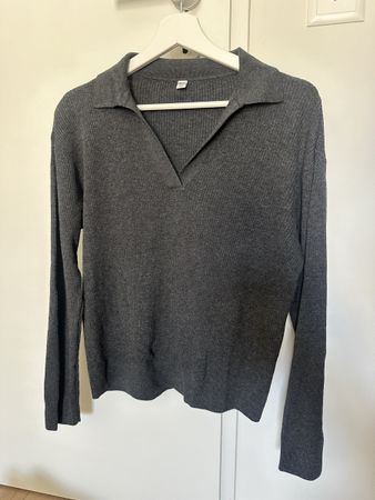 Grey Uniqlo sweater with collar (M)
