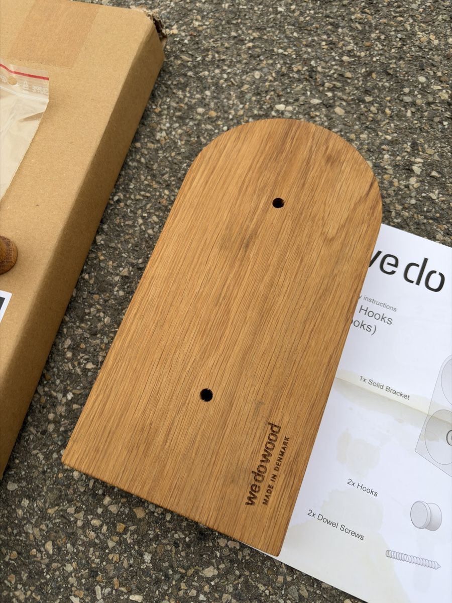 Eisenwaren: We Do Wood Solid Oak Hook  - New in Box! – Neu (gemäss Beschreibung) aus Nyon von tor_6gr5 3