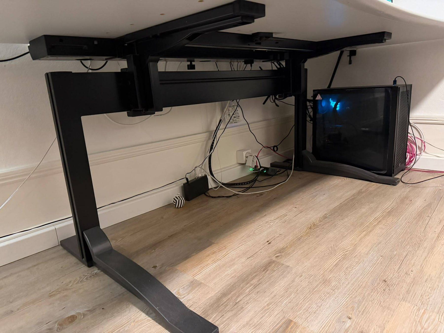 Schreibtische: Bürotisch – Gebraucht aus Wettingen von sas_prm5 1