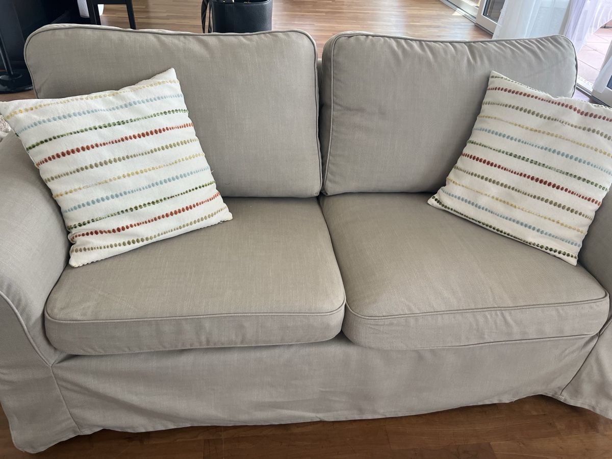 Ikea Divani: Ikea ektorp sofa 2 seater beige- like new – Usato da Herrliberg venduto da mel_7gs8 1