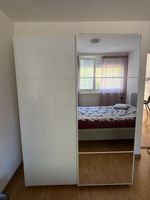 Kleiderschrank Schrank mit Schiebetüren weiss Ikea Np. 650.-