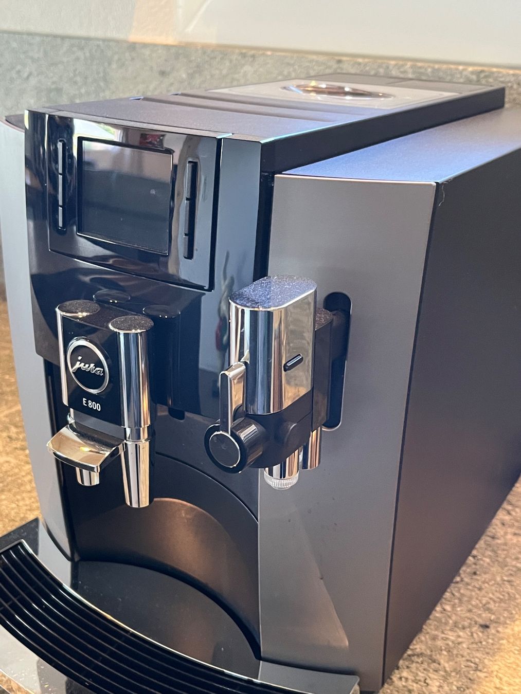 Jura Macchine per caffè & Macchine per espresso: JURA Vollautomat E 800 – Usato da Bürchen venduto da Tigne 1
