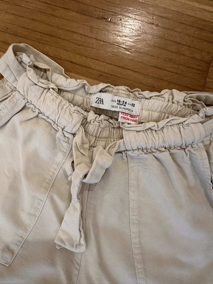 Zara Pantaloni: Leichte Hose Zara, Gr 86/92 – Usato da Zürich venduto da Freudefant 1