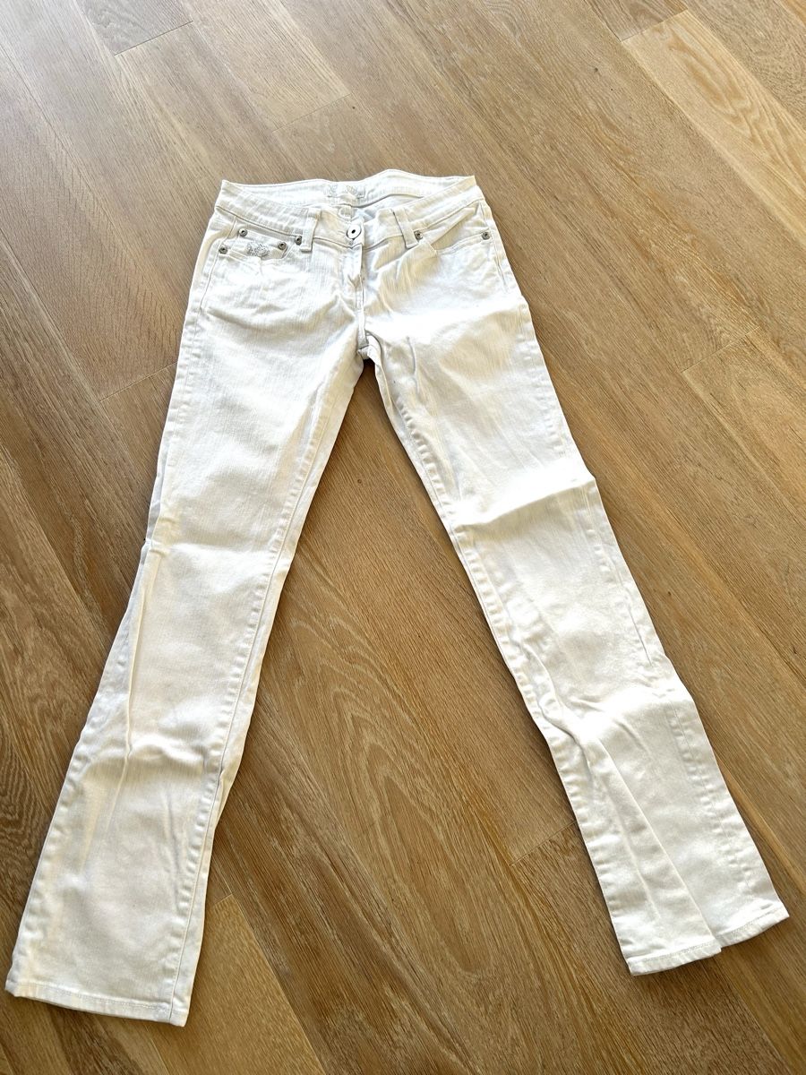 Jeans: Weisse Jeans mit Glitzer-Kronen – Usato da Rorschach venduto da fla_62jm 1