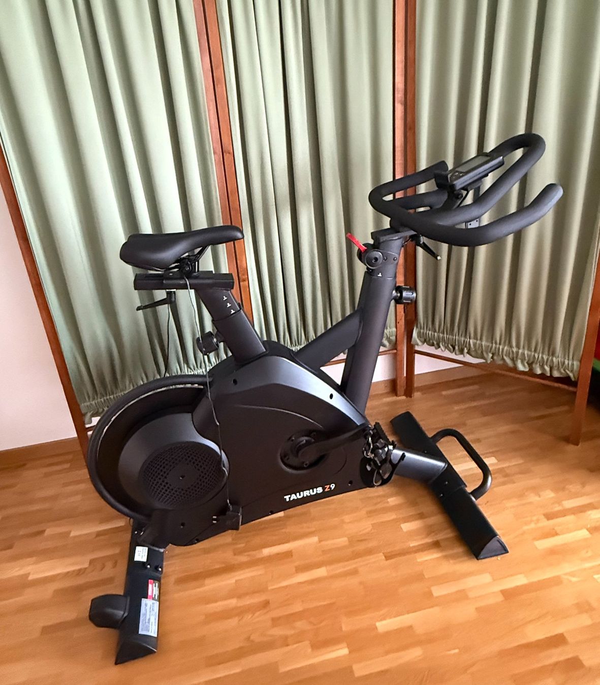 Velos: Vélo d'appartement Taurus Z9,Heimtrainer. – Neu (gemäss Beschreibung) aus Bulle von miura_sv