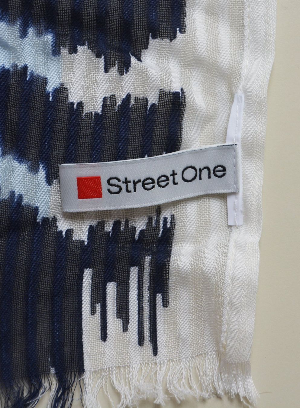 Foulards, Tücher & Schals: Gemusterter, leichter Schal von Street One – Gebraucht aus Niederhasli von littledrop 3